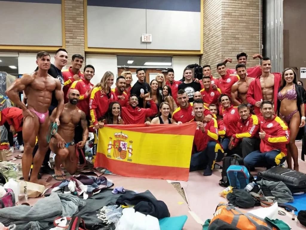 Bernat Sánchez con la selección española de culturismo natural en el campeonato del mundo WNBF en Nueva York