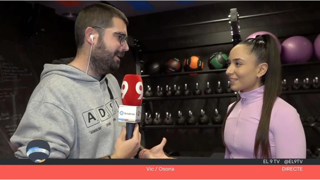 Mariam Korchi entrevistada en televisión como experta en entrenamiento femenino